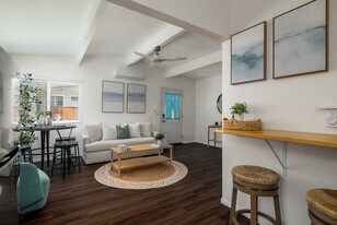 4587 Saratoga Ave in San Diego, CA - Building Photo