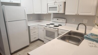 476 River Oaks Dr in Myrtle Beach, SC - Building Photo - Building Photo