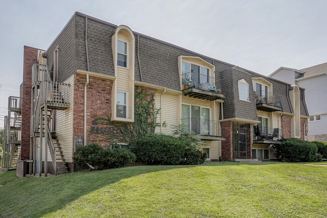 Montclaire Apartments in Kansas City, MO - Building Photo - Building Photo