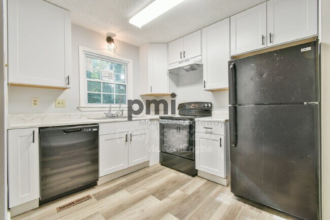 42 Greenwood Cir in Toccoa, GA - Building Photo - Building Photo