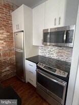 126 S 16th St in Philadelphia, PA - Building Photo