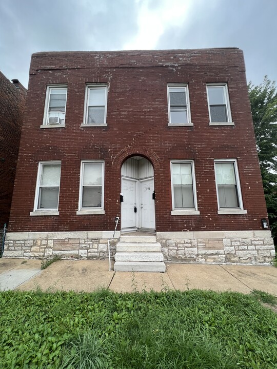 3244 Gravois Ave in St. Louis, MO - Building Photo