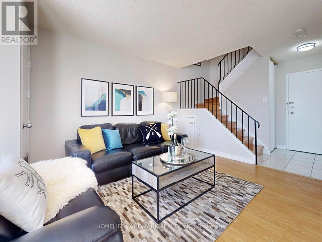 165 Cherokee Blvd in Toronto, ON - Building Photo - Building Photo