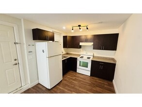 7012-194B 194b St in Surrey, BC - Building Photo - Building Photo