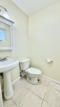 17 Montauk Pl, Unit 17 in Oakdale, NY - Building Photo - Building Photo