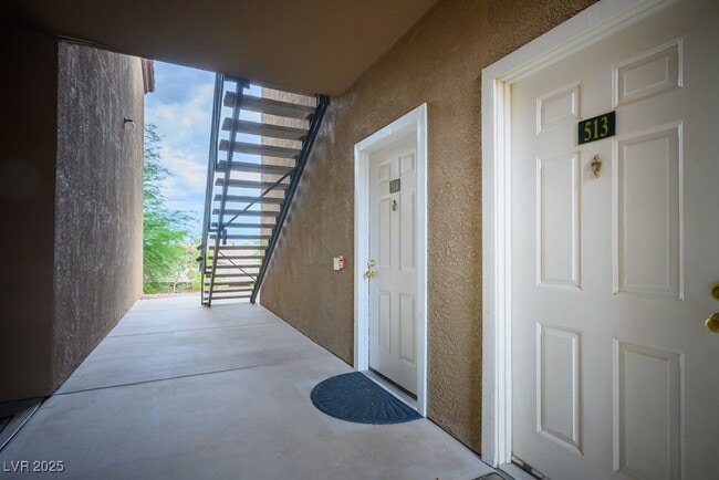 property at 231 W Horizon Ridge Pkwy
