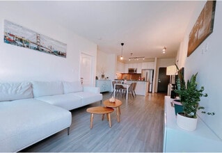 3107 Windsor Gate in Coquitlam, BC - Building Photo - Building Photo