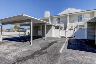 8350 Savannah Trace Cir in Tampa, FL - Building Photo