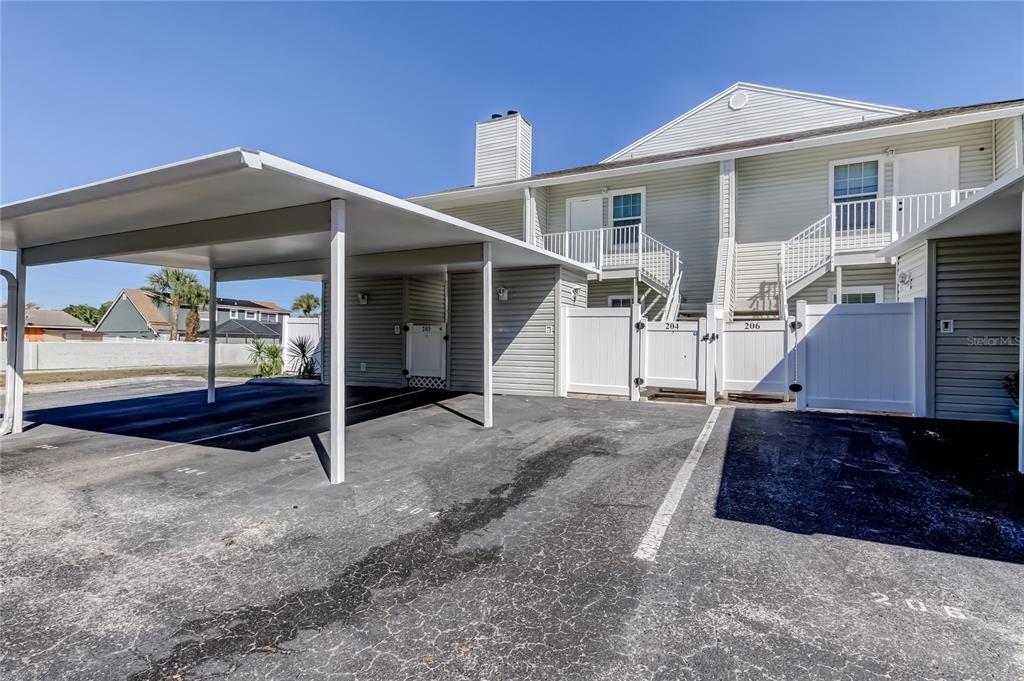 8350 Savannah Trace Cir in Tampa, FL - Building Photo