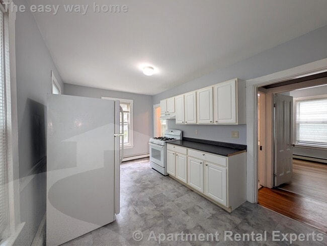 322 Beacon St, Unit 2 in Somerville, MA - Building Photo - Building Photo