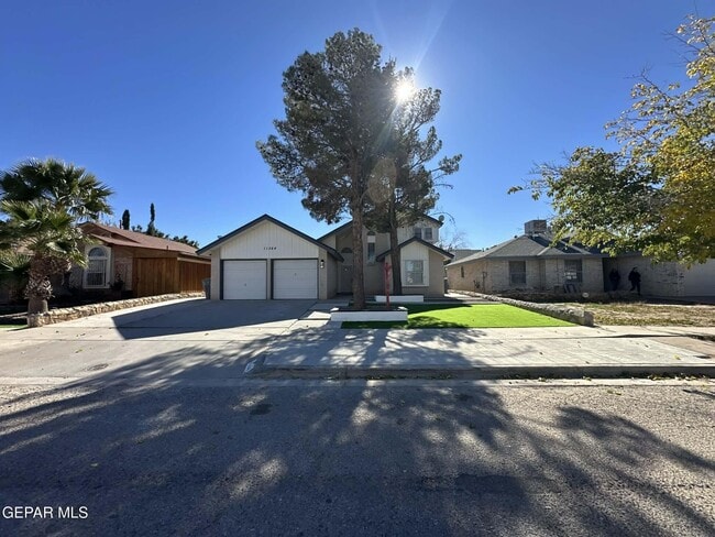 11364 Crater Lake Ave in El Paso, TX - Building Photo - Building Photo