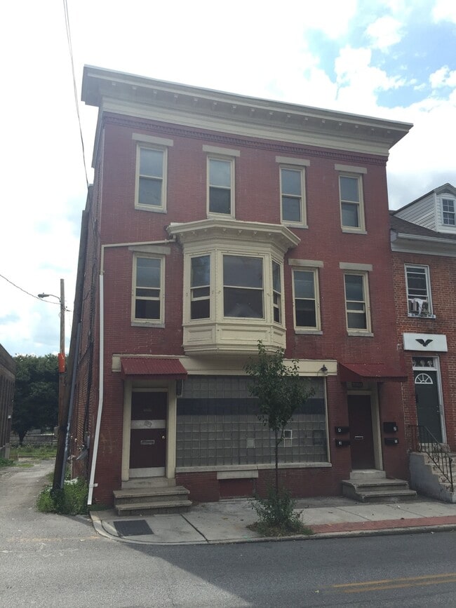 property at 122 S Pershing Ave
