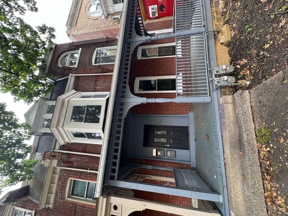 241 N 4th St in Allentown, PA - Building Photo