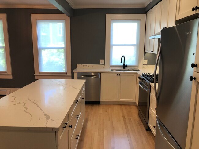 231 Broadway, Unit 4 in Cambridge, MA - Building Photo - Building Photo
