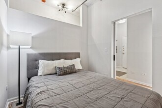 400 W Ontario St, Unit 608 in Chicago, IL - Foto de edificio - Building Photo