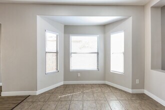 13758 W Port Royale Ln in Surprise, AZ - Building Photo - Building Photo