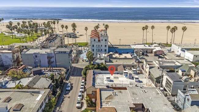21 Westminster Ave in Venice, CA - Foto de edificio - Building Photo