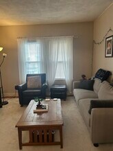 51 Windsor Rd, Unit 51 in Medford, MA - Foto de edificio - Building Photo
