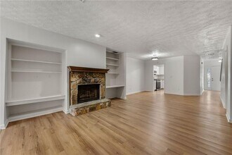 2186 Spring Walk Ct in Atlanta, GA - Building Photo - Building Photo