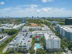 2401 NE 65th St in Fort Lauderdale, FL - Building Photo - Building Photo