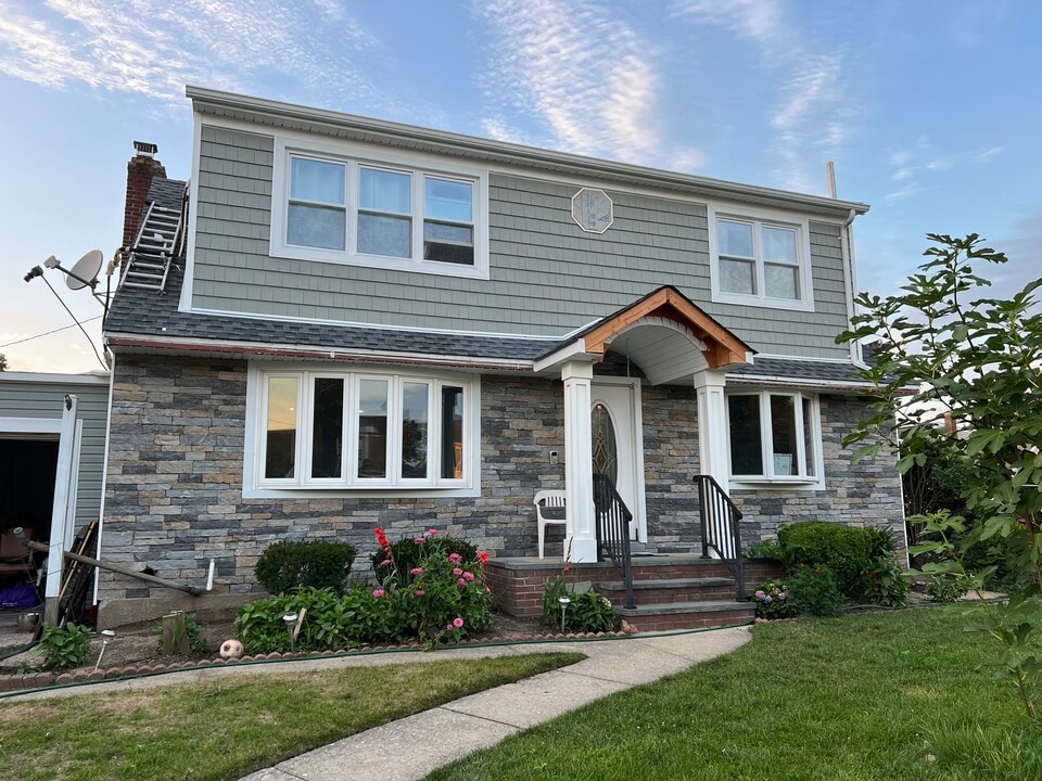 772 Garden Dr in Franklin Square, NY - Building Photo