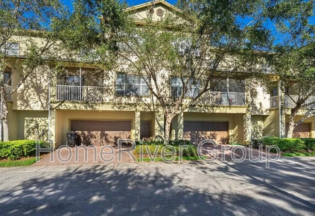 2406 Grand Central Pkwy in Orlando, FL - Foto de edificio - Building Photo