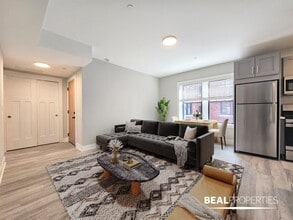 1137 Oak Ave, Unit 2 in Evanston, IL - Foto de edificio - Building Photo