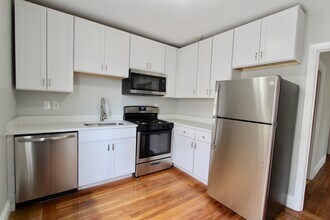 150 Acorn St, Unit 2 in Providence, RI - Building Photo - Building Photo