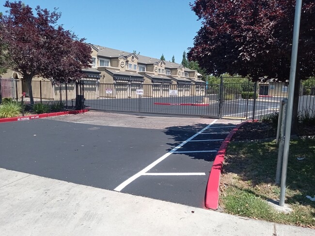 3739 Black Eagle Dr, Unit 20 in Antelope, CA - Building Photo - Building Photo