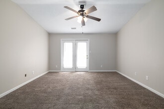 Deer Park Apartments in Crestwood, KY - Foto de edificio - Interior Photo