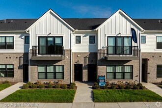 31733 Gabby Ct in New Baltimore, MI - Building Photo - Building Photo