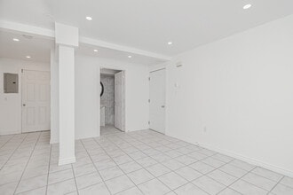 5651 Boul Henri-Bourassa E in Montréal, QC - Building Photo - Building Photo
