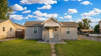 2000 Meridian Ave in Granite City, IL - Building Photo