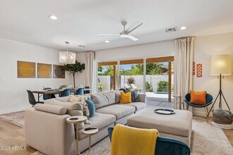 8626 E Clarendon Ave in Scottsdale, AZ - Building Photo - Building Photo