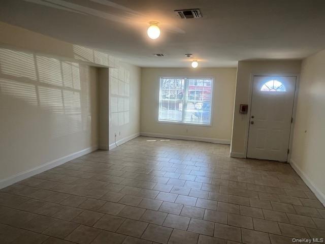 380 Montauk Hwy in West Islip, NY - Building Photo - Building Photo
