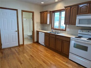 471 Wood St in Bristol, RI - Building Photo - Building Photo