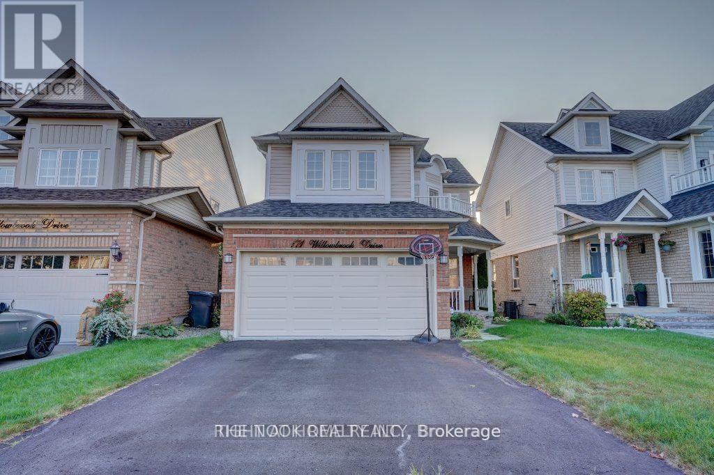171 Willowbrook Dr in Whitby, ON - Building Photo