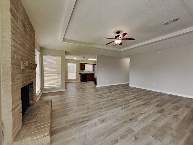 24107 Lone Elm Dr in Spring, TX - Foto de edificio - Building Photo