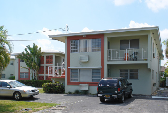 Cambridge Apartments in Fort Lauderdale, FL - Building Photo - Building Photo