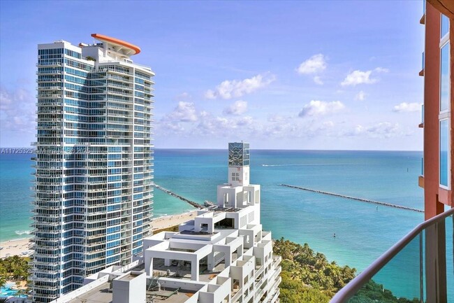 300 South Pointe Dr in Miami Beach, FL - Building Photo - Building Photo