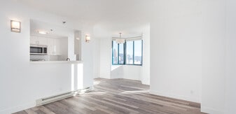 Trinity Towers Apartments in San Francisco, CA - Building Photo