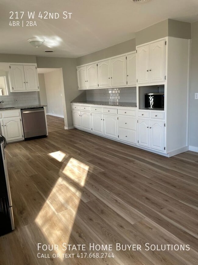 217 W 42nd St in Joplin, MO - Building Photo - Building Photo