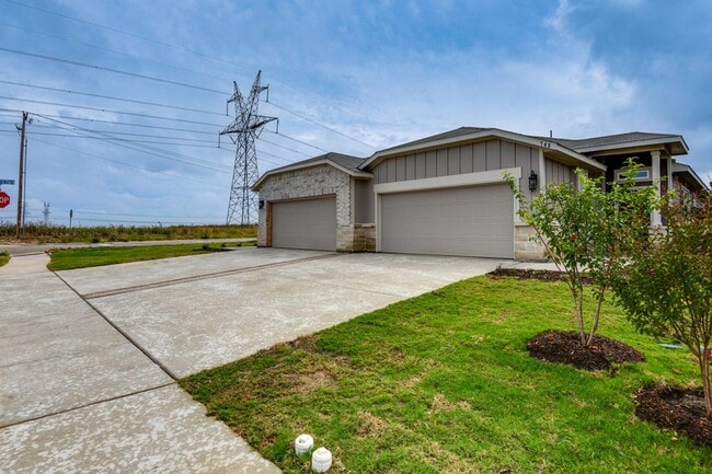 748 Wheatfield Dr in Venus, TX - Building Photo - Building Photo