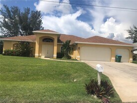 137 SE 16th St in Cape Coral, FL - Building Photo