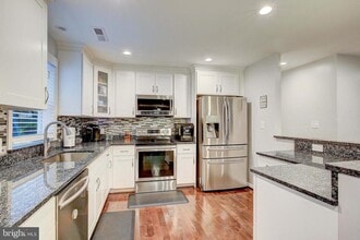 3585 Loch Haven Dr in Edgewater, MD - Building Photo - Building Photo