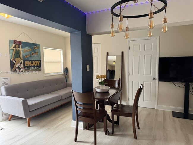1301 Grouper Dr in Marathon, FL - Building Photo - Building Photo