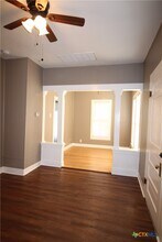 516 E Mountain St in Seguin, TX - Building Photo - Building Photo