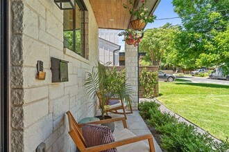 2107 Peach Tree St in Austin, TX - Building Photo - Building Photo