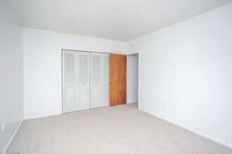 Carol Shamrock Apartments in Pittsburgh, PA - Building Photo - Interior Photo