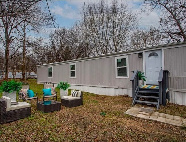 9874 Lakeshore Dr in Wills Point, TX - Foto de edificio - Building Photo